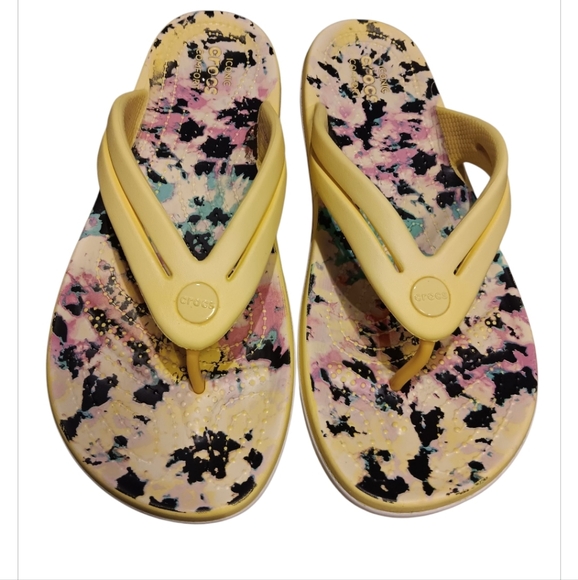 CROCS Tie Dye Mania Crocband Flip Flop Women Size 10  Yellow Multicolor Footbed - Picture 1 of 6